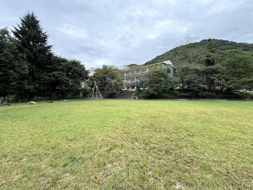 広々とした校庭